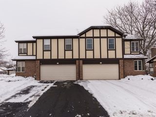 2 Willow Bridge Way, Bloomingdale, IL 60108