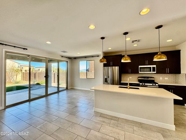 782 W Calle Las Varitas, Sahuarita, AZ 85629