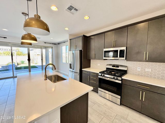 782 W Calle Las Varitas, Sahuarita, AZ 85629