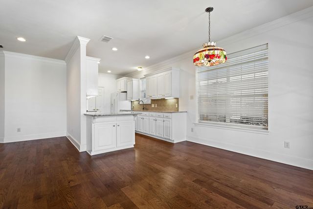 1906 Hollyglen Dr, Tyler, TX 75703