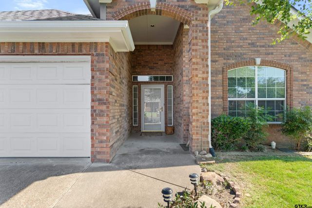 1906 Hollyglen Dr, Tyler, TX 75703