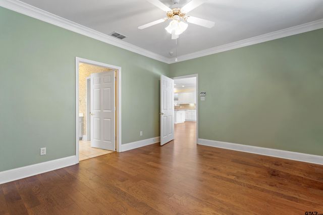 1906 Hollyglen Dr, Tyler, TX 75703