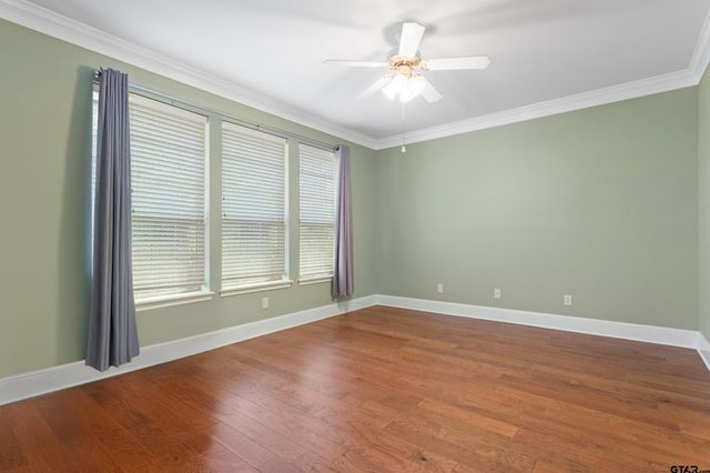 1906 Hollyglen Dr, Tyler, TX 75703