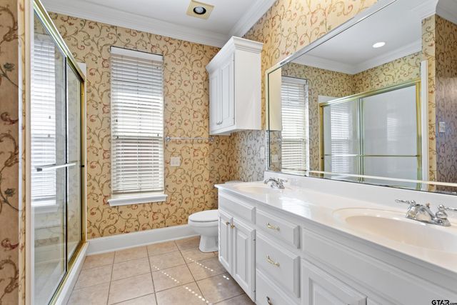 1906 Hollyglen Dr, Tyler, TX 75703