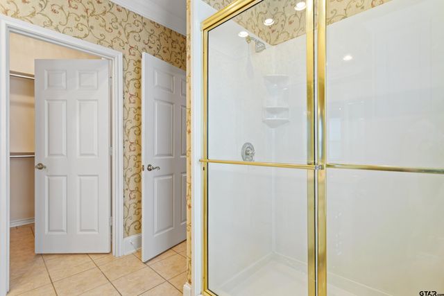 1906 Hollyglen Dr, Tyler, TX 75703