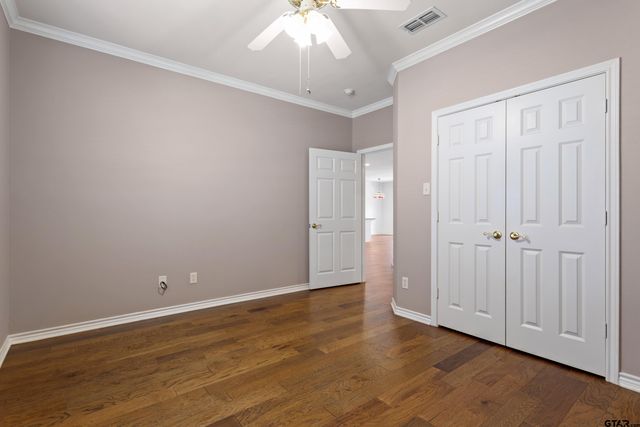 1906 Hollyglen Dr, Tyler, TX 75703