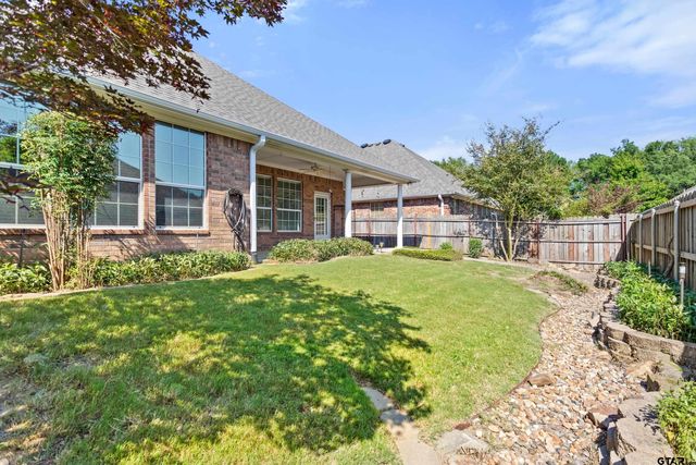1906 Hollyglen Dr, Tyler, TX 75703
