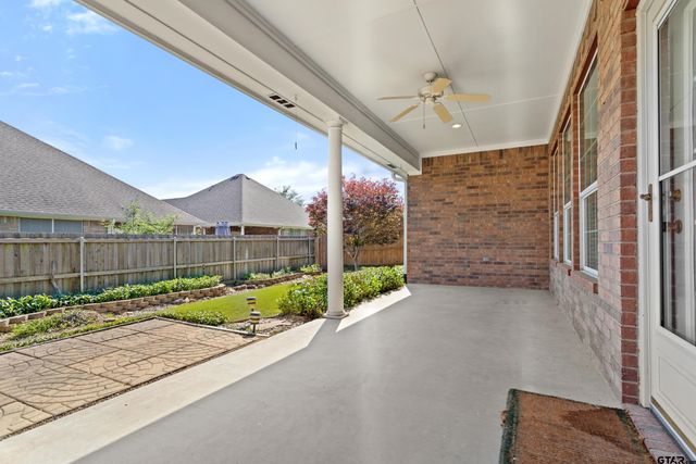 1906 Hollyglen Dr, Tyler, TX 75703