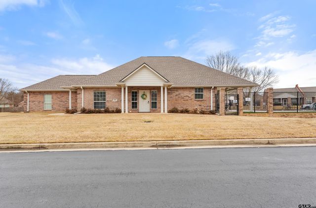 1906 Hollyglen Dr, Tyler, TX 75703