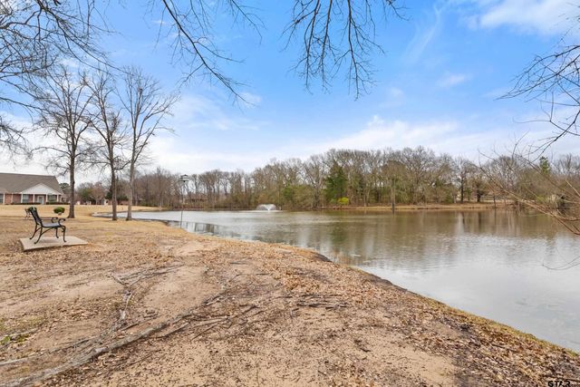 1906 Hollyglen Dr, Tyler, TX 75703