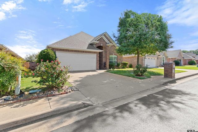 1906 Hollyglen Dr, Tyler, TX 75703