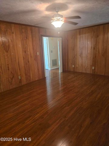 808 N Glenwood Trail, Southern Pines, NC 28387