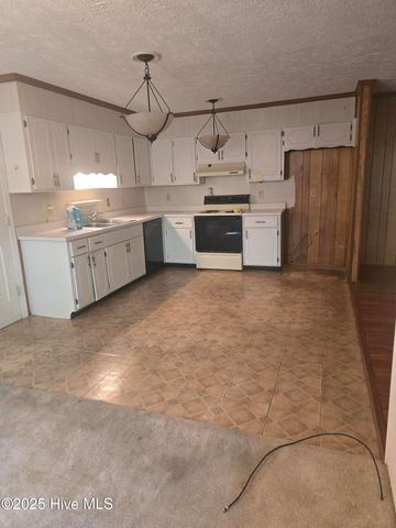808 N Glenwood Trail, Southern Pines, NC 28387