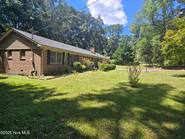 808 N Glenwood Trail, Southern Pines, NC 28387