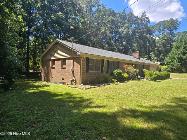808 N Glenwood Trail, Southern Pines, NC 28387