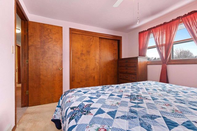 1713 BENTWOOD DRIVE, Green Bay, WI 54303