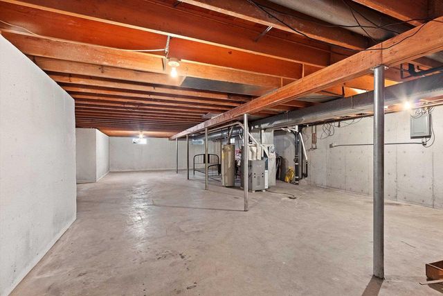 1713 BENTWOOD DRIVE, Green Bay, WI 54303