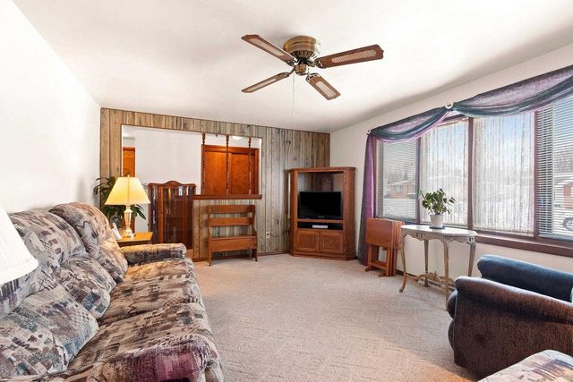 1713 BENTWOOD DRIVE, Green Bay, WI 54303