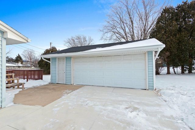 1713 BENTWOOD DRIVE, Green Bay, WI 54303
