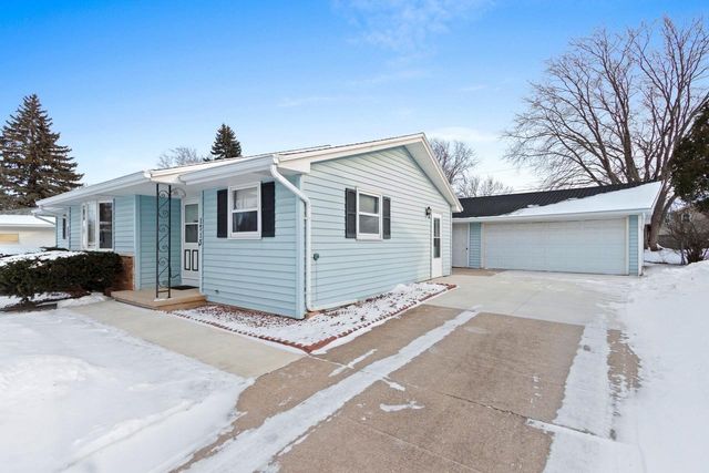 1713 BENTWOOD DRIVE, Green Bay, WI 54303