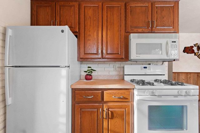 1713 BENTWOOD DRIVE, Green Bay, WI 54303