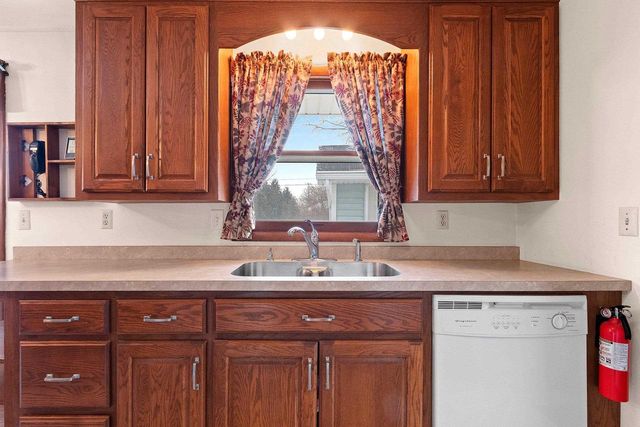 1713 BENTWOOD DRIVE, Green Bay, WI 54303