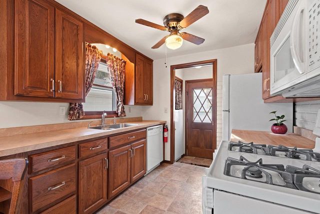 1713 BENTWOOD DRIVE, Green Bay, WI 54303