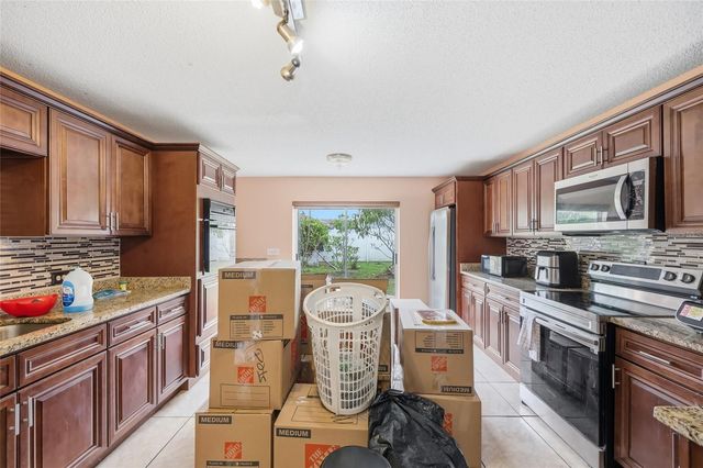 1172 EPSON OAKS WAY, Orlando, FL 32837