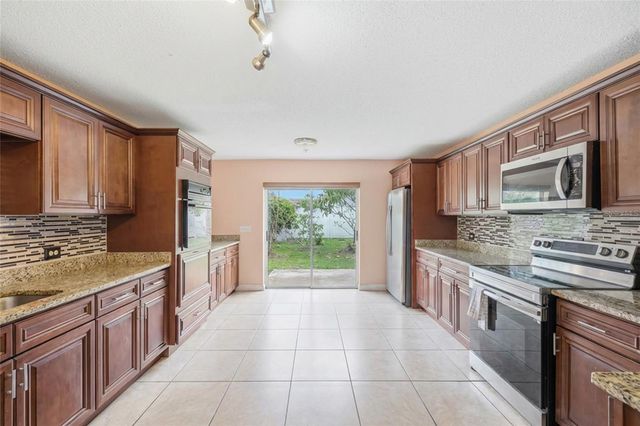 1172 EPSON OAKS WAY, Orlando, FL 32837