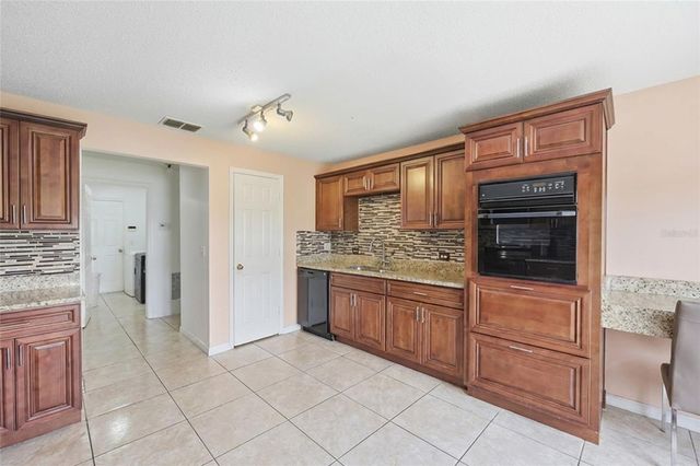 1172 EPSON OAKS WAY, Orlando, FL 32837