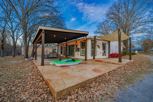 674 Briggs Boulevard, East Tawakoni, TX 75472