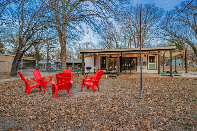 674 Briggs Boulevard, East Tawakoni, TX 75472