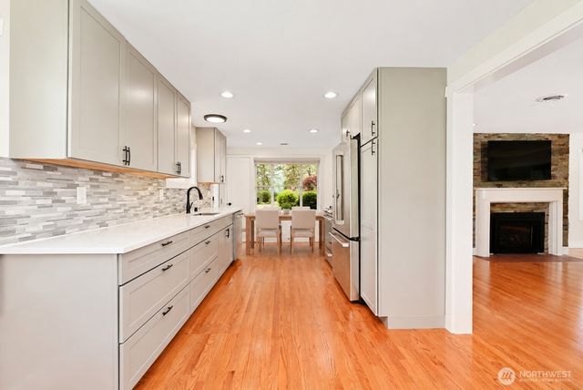 3216 24th Avenue W, Seattle, WA 98199