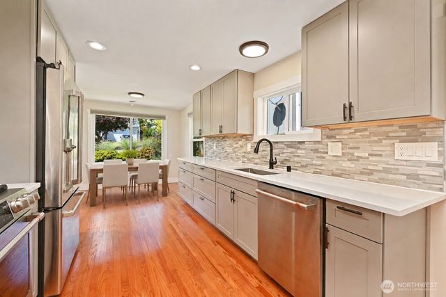 3216 24th Avenue W, Seattle, WA 98199
