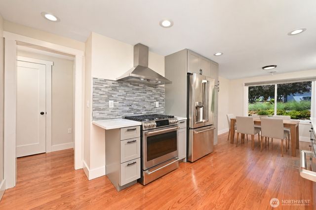 3216 24th Avenue W, Seattle, WA 98199
