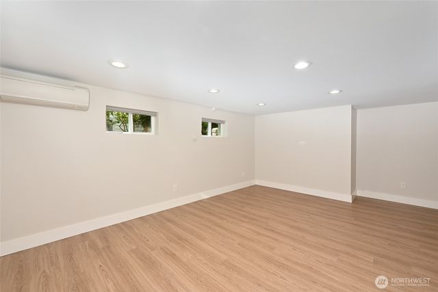 3216 24th Avenue W, Seattle, WA 98199