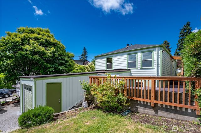 3216 24th Avenue W, Seattle, WA 98199