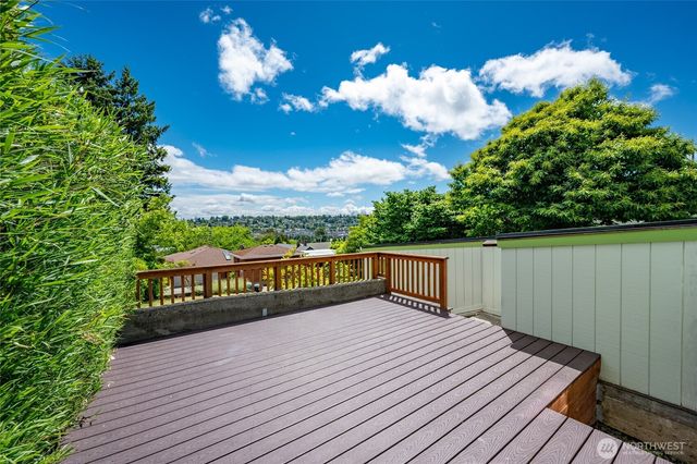 3216 24th Avenue W, Seattle, WA 98199