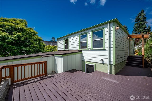 3216 24th Avenue W, Seattle, WA 98199
