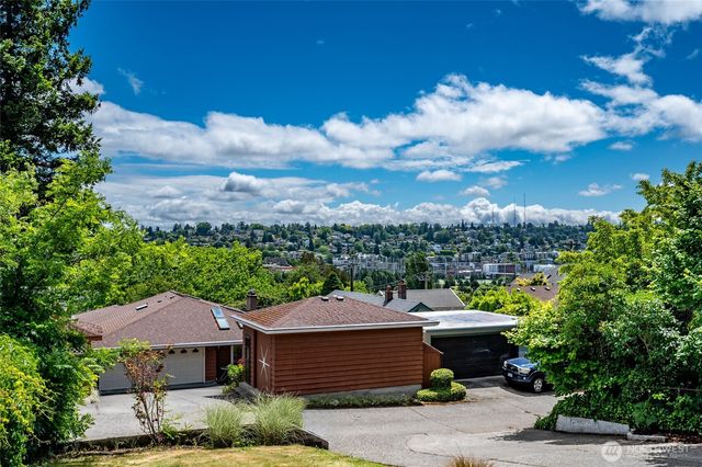 3216 24th Avenue W, Seattle, WA 98199
