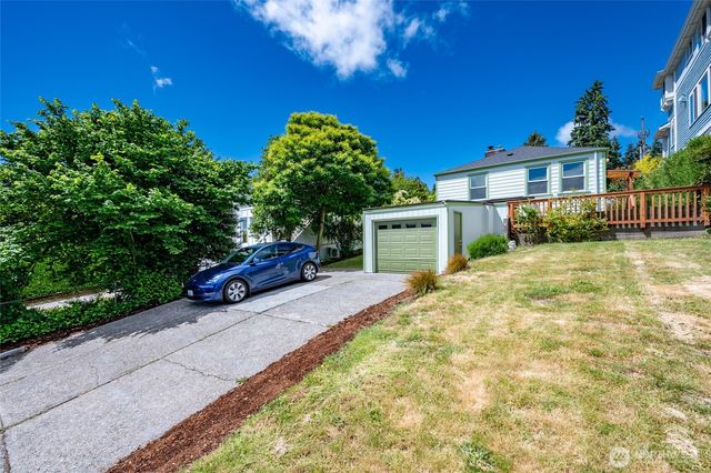 3216 24th Avenue W, Seattle, WA 98199
