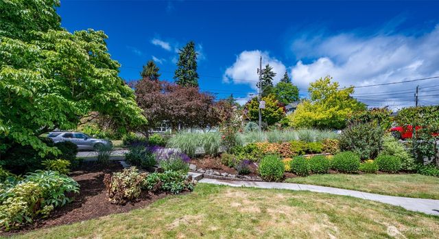 3216 24th Avenue W, Seattle, WA 98199