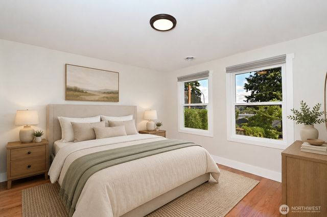 3216 24th Avenue W, Seattle, WA 98199