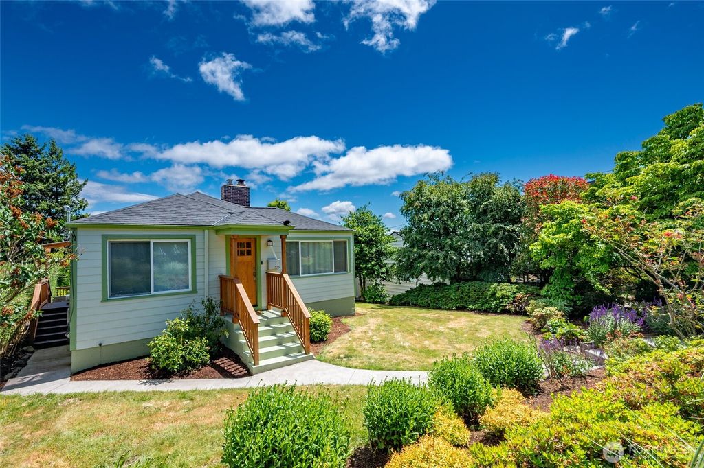 3216 24th Avenue W, Seattle, WA 98199