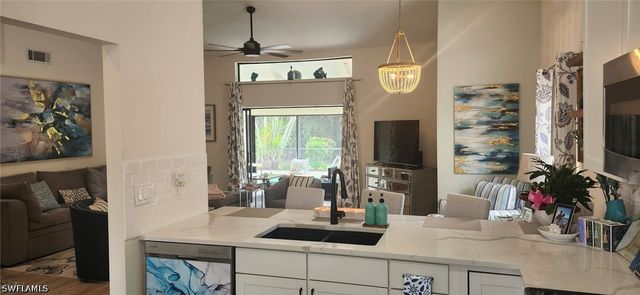 425 Fox Den CIR, Naples, FL 34104