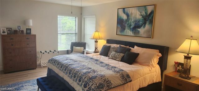 425 Fox Den CIR, Naples, FL 34104
