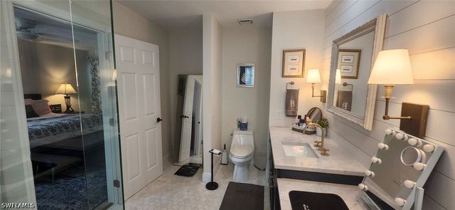 425 Fox Den CIR, Naples, FL 34104