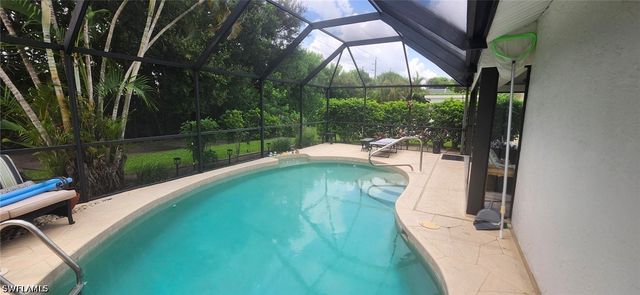 425 Fox Den CIR, Naples, FL 34104