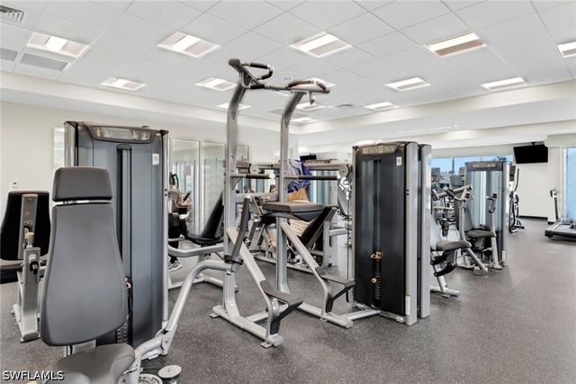 425 Fox Den CIR, Naples, FL 34104