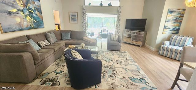 425 Fox Den CIR, Naples, FL 34104